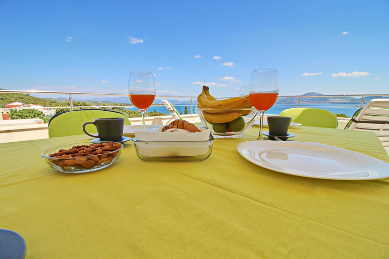 Food & Drinks, Apartments Gusti, Janjina