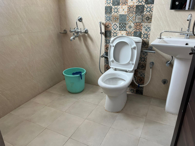 Bathroom 3, Zippino l2, Leh