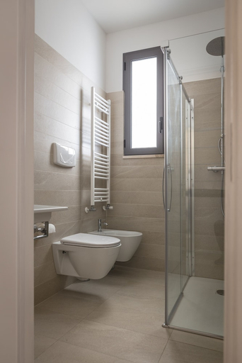 Bathroom 4, Albania, Lecce