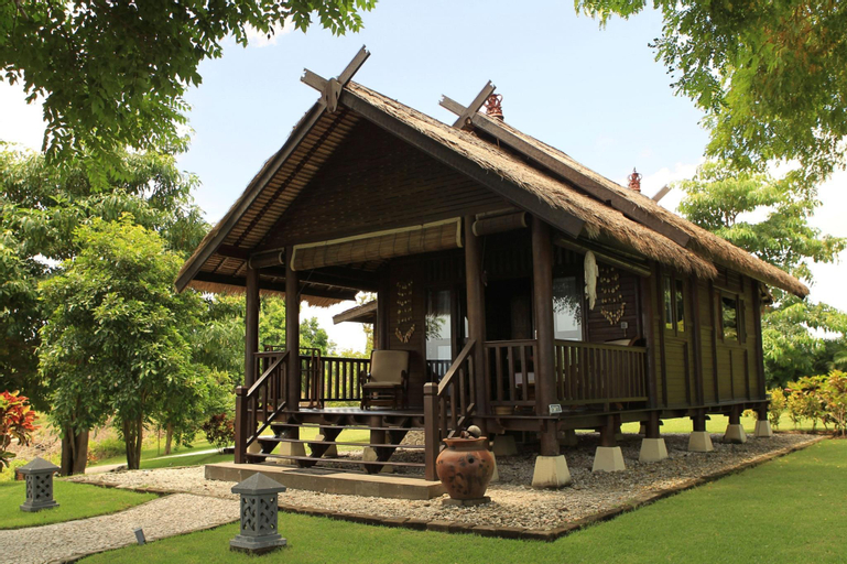Exterior 1