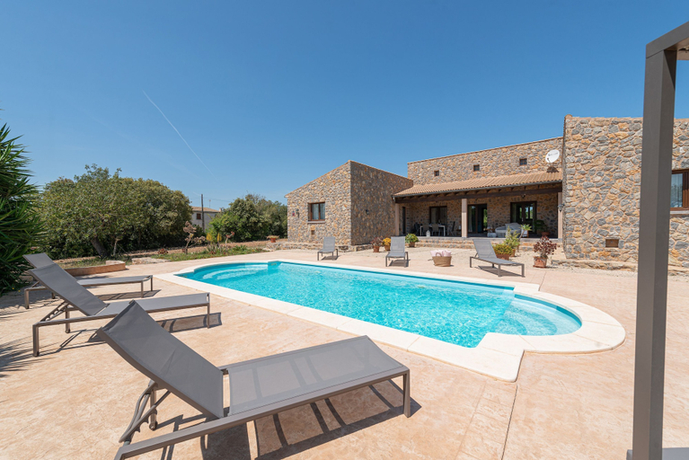 Room 5, Bellpuig in Art With 4 Bedrooms and 2 Bathrooms, Baleares