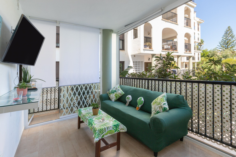 Room 4, Marina De La Duquesa 805, Málaga