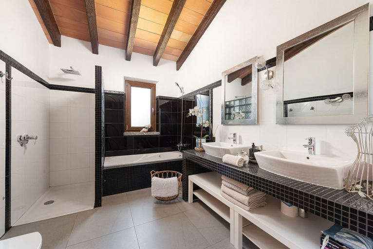 Room 2, Bellpuig in Art With 4 Bedrooms and 2 Bathrooms, Baleares