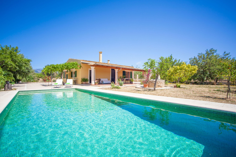 Room 2, Can Moscari in Inca With 3 Bedrooms and 2 Bathrooms, Baleares