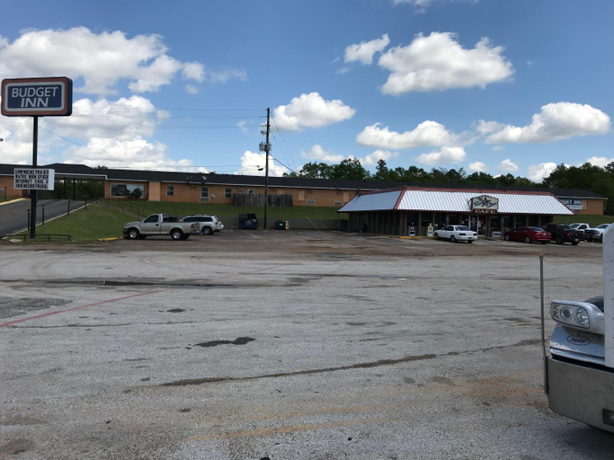 Others 3, Budget Inn, Rusk