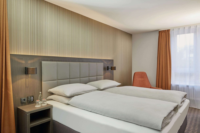 Bedroom 3, H4 Hotel Residenzschloss Bayreuth, Bayreuth