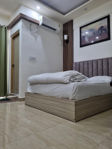 Hill side hotel, Chamoli