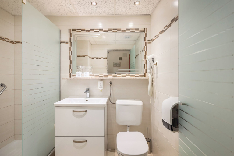 Bathroom 5, Hotel Hedera, Labin