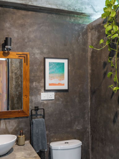 Bathroom 4, Gaia Soul, Dickwella