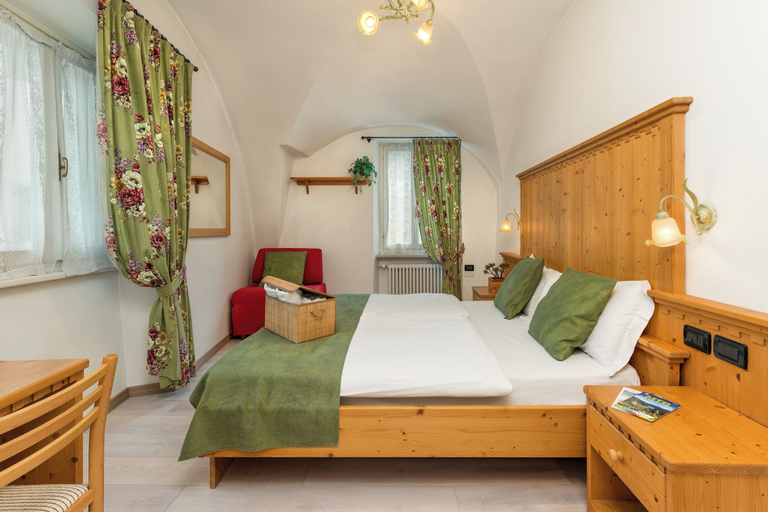 Others 5, Albergo Alla Costa, Trento