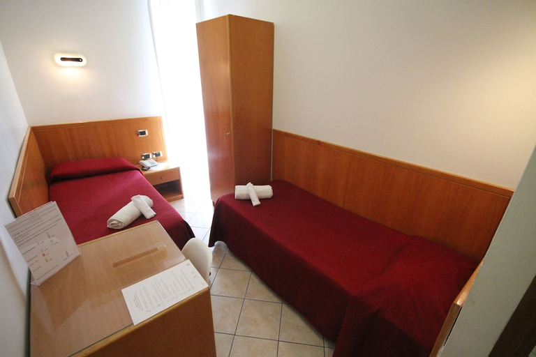 Bedroom 3, Hotel Zara, Napoli