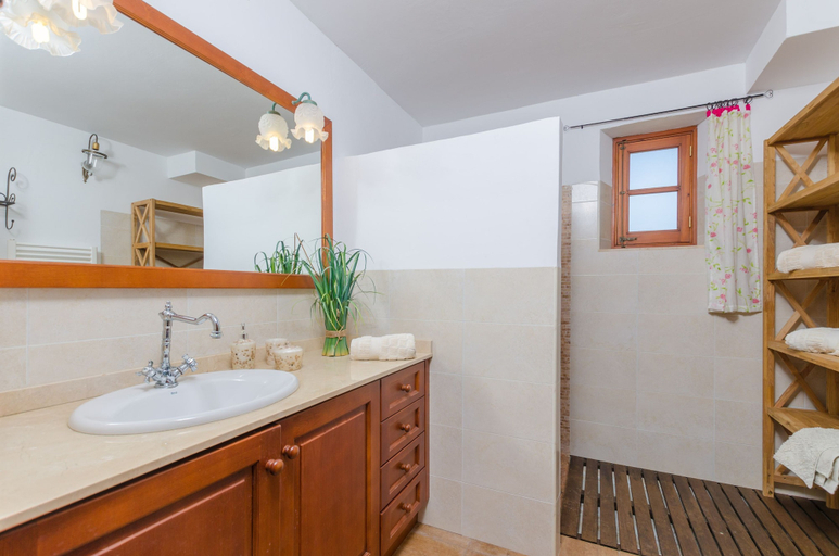 Room 2, Angigal in Manacor With 4 Bedrooms and 3 Bathrooms, Baleares