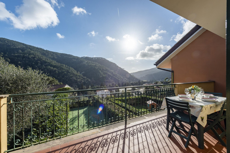 Room 2, Peaceful Apartment In Deiva Marina, La Spezia