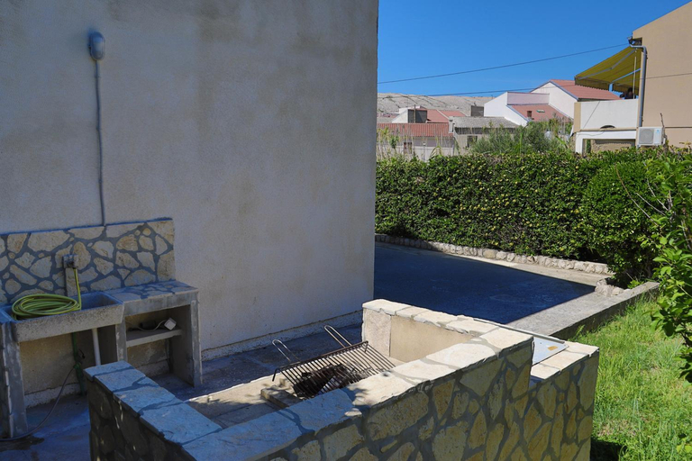 Others 2, Apartmani Nana Mija, Pag