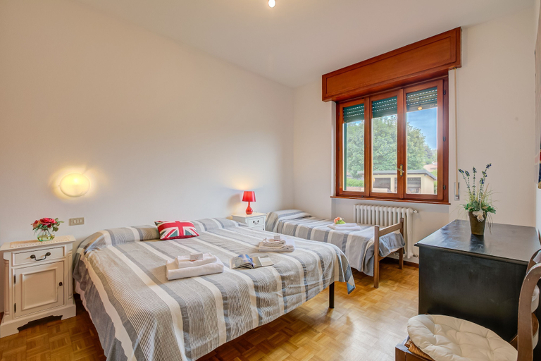 Room 5, Connie s Apartment in Monvalle, Varese
