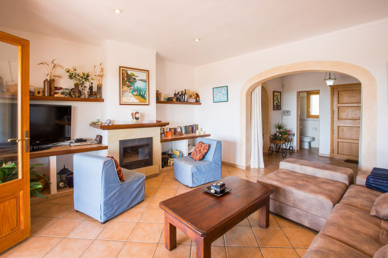 Room 2, Can Marines in Santa y, Baleares
