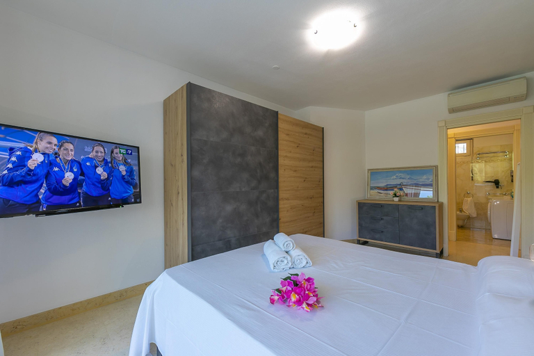 Room 3, Rivoltella Apt With Pool 600m From Lake, Brescia