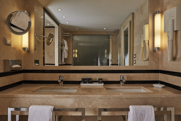 Bathroom 3, FH55 Grand Hotel Palatino, Roma