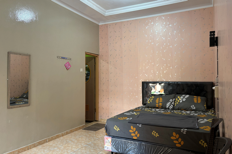 Family 24 Hotel near Pantai Cipatujah, Kuningan
