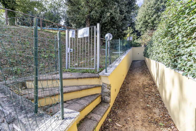 Room 5, Tuscan Sun With Shared Pool, Siena