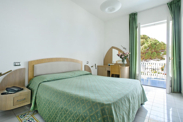 Bedroom 2, Hotel Il Pino, Salerno