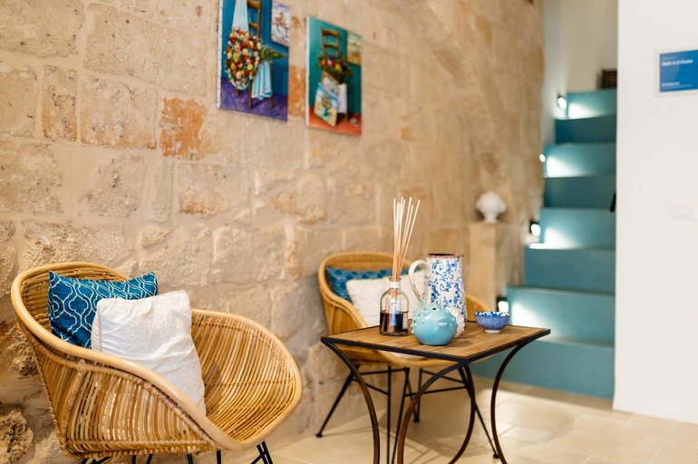 Others 5, B&B A C-Caste, Bari
