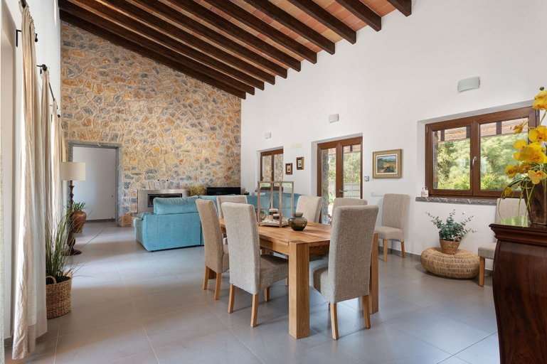 Room 4, Bellpuig in Art With 4 Bedrooms and 2 Bathrooms, Baleares