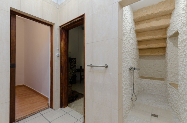 Room 5, Jaume Ii in Llucmajor, Baleares