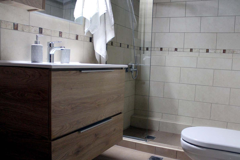 Bathroom 3, 4 bedroom villa, Central Macedonia
