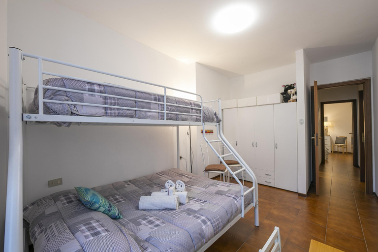 Room 2, Alma - Near Lake in Salo, Brescia