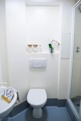 Bathroom 3, For Students Only - McDonald Road in Edinburgh - Campus Accommodation, Edinburgh
