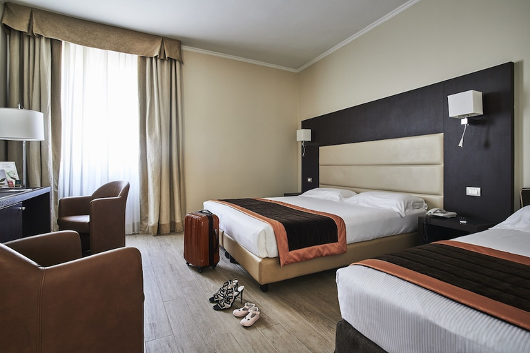 Bedroom 2, FH55 Grand Hotel Palatino, Roma