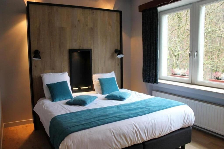 Bedroom 1, Hotel L'eau Vive, Namur