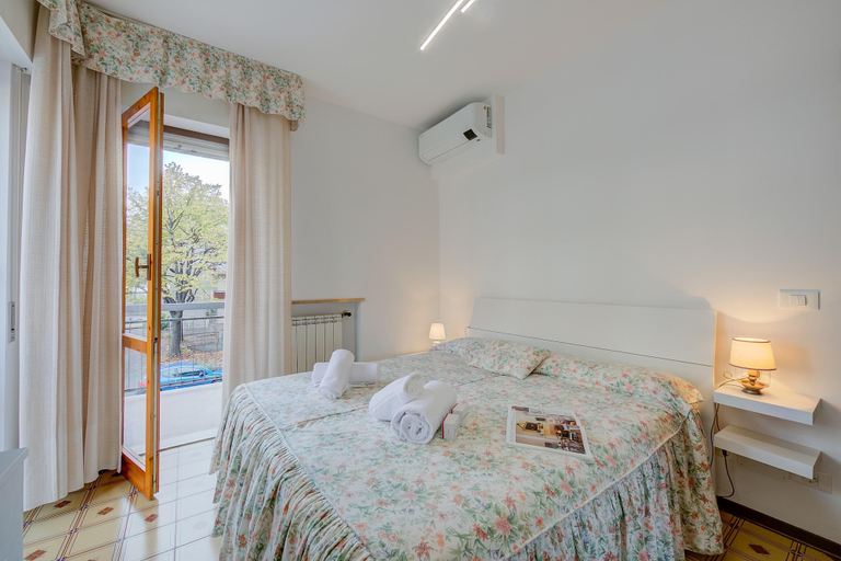 Room 2, Il Tulipano Giallo 100 Mt From The Sea, Imperia