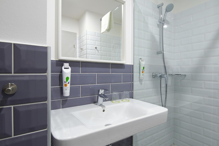 Bathroom 4, ibis Styles Arad, Arad