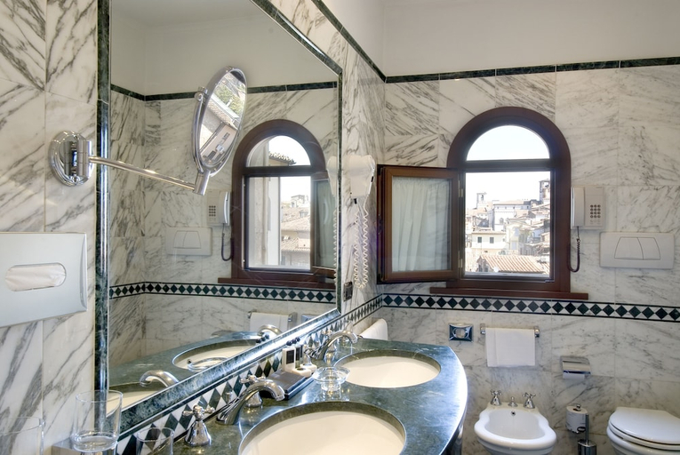 Bathroom 5, Sina Brufani, Perugia