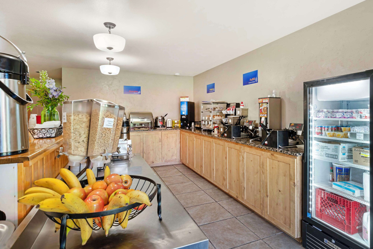 Food & Drinks 5, Best Western Ponderosa Lodge, Deschutes