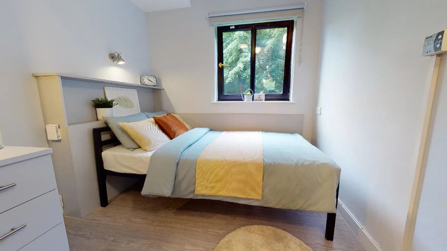 Bedroom 2, Manchester Gardens, Manchester