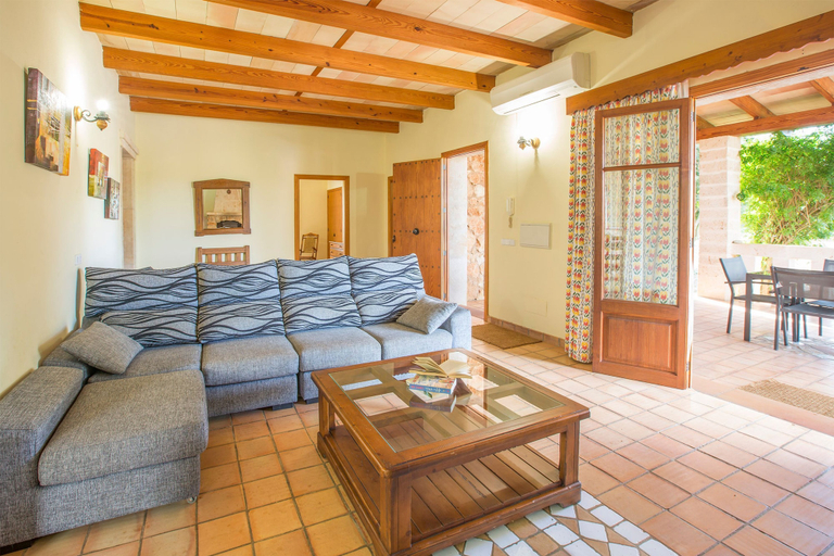 Room 2, Sa Cunia in Campos With 3 Bedrooms and 2 Bathrooms, Baleares