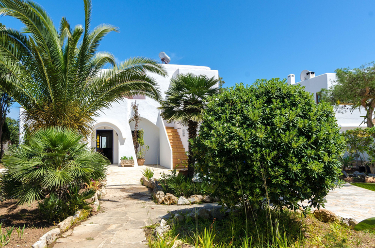 Others 3, Villa Cala Esmeralda, Baleares