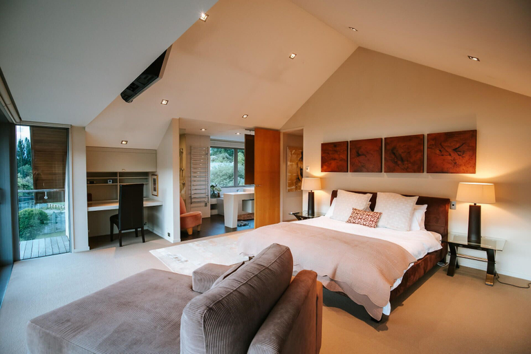 Bedroom 3, Lakeside Rd - Lake Views - Sleeps 10, Queenstown-Lakes
