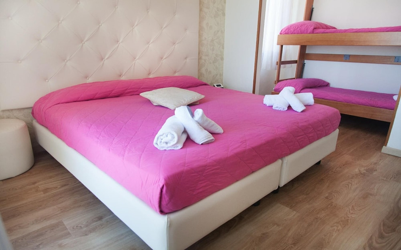 Bedroom 2, Riviera Mare Beach Life Hotel, Rimini