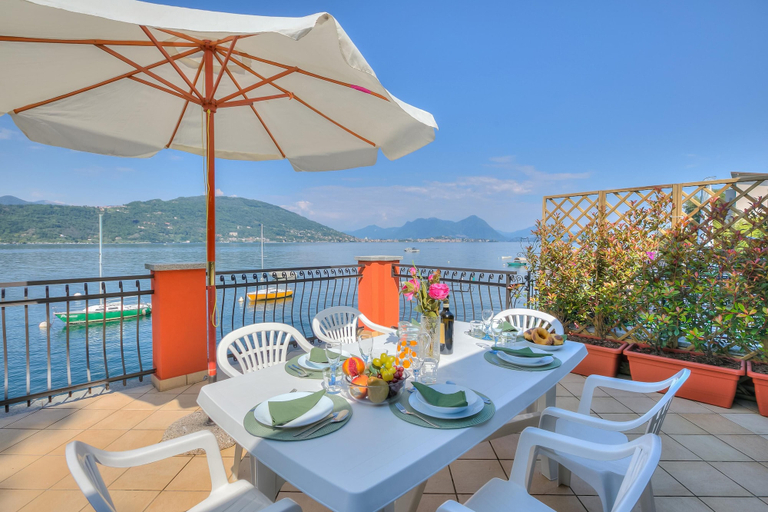 Room 4, Red House Terrace Private Beach, Verbano-Cusio-Ossola
