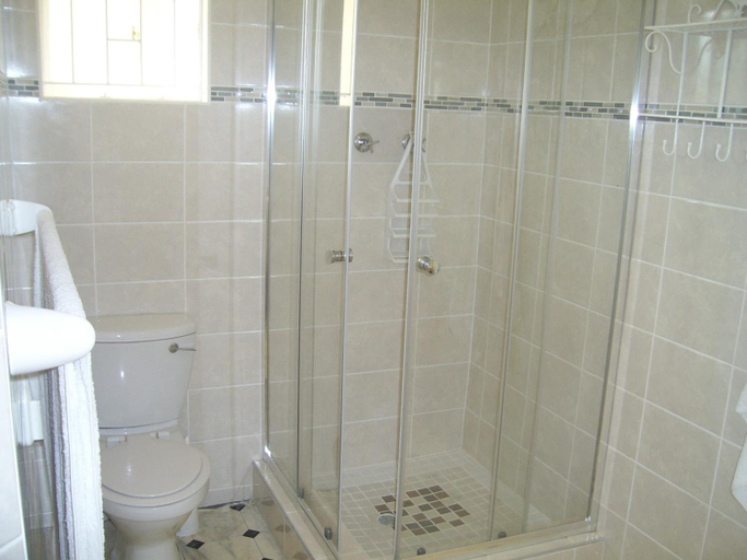 Bathroom, Nutmeg Guest House, Umgungundlovu