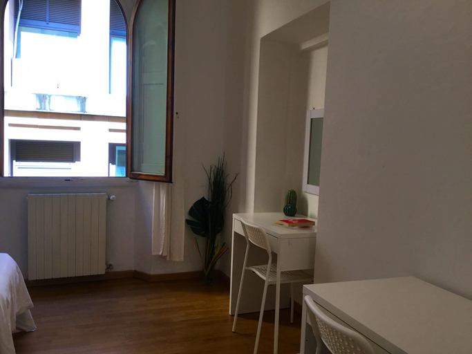 Room 5, Neri 33 in Firenze With 3 Bedrooms and 2 Bathrooms, Florence