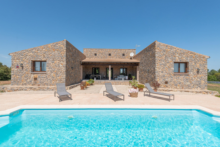 Room 2, Bellpuig 4 in Art With 3 Bedrooms and 2 Bathrooms, Baleares