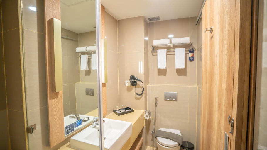 Bathroom 18
