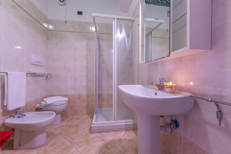 Room 4, Laigueglia Beach in Laigueglia, Savona