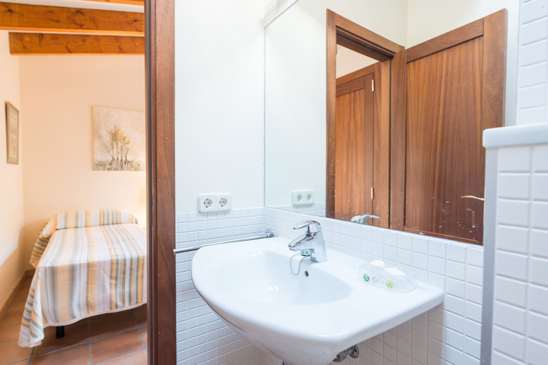 Room 2, Rafal Pai in Art With 6 Bedrooms and 6 Bathrooms, Baleares