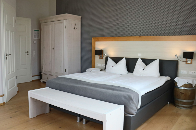 Bedroom 4, Gästehaus Unsere Stadtvilla, Zollernalbkreis